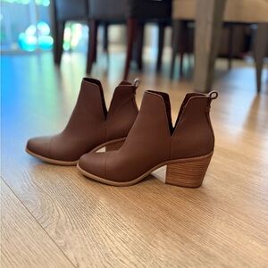 Tom’s Brown Ankle Boots